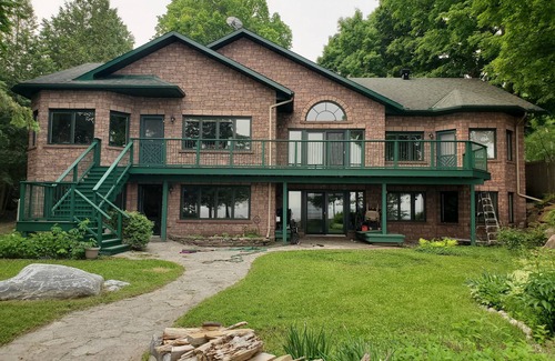 Arnprior Casa | Luxury Waterfront - quiet, walking trails, great water.