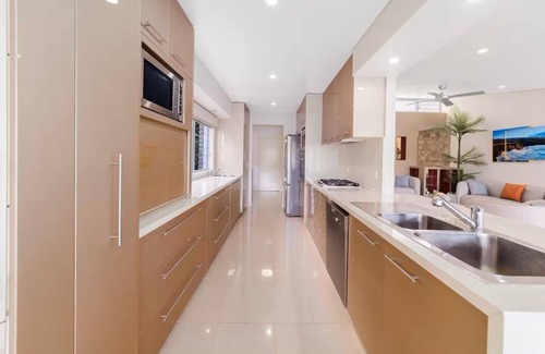 Oatley Casa | Luxury Waterfront Retreat | 4BR with Double Jetty & Entertainment