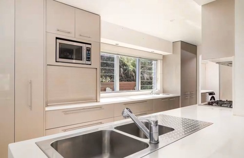 Oatley Casa | Luxury Waterfront Retreat | 4BR with Double Jetty & Entertainment