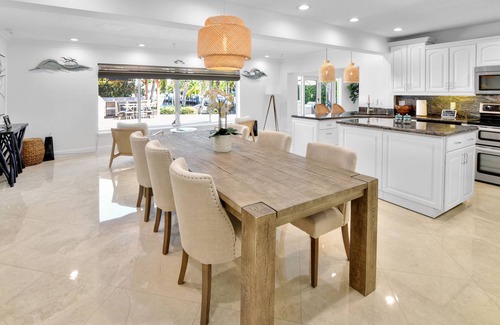 Garden Isles Casa | Luxury Waterfront house/ Heated pool in paradise