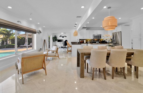 Garden Isles Casa | Luxury Waterfront house/ Heated pool in paradise