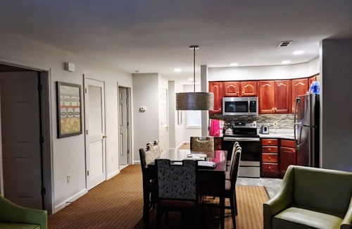 Williamsburg Complejo | “Luxury Williamsburg Resort Retreat Minutes from Historic Sights & Parks”