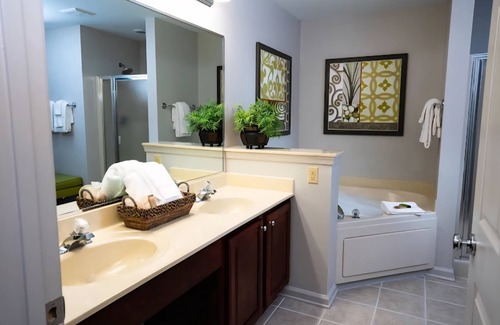 Williamsburg Complejo | “Luxury Williamsburg Resort Retreat Minutes from Historic Sights & Parks”