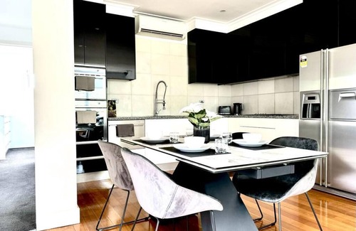 Melbourne Casa | Luxury Williamstown Beach Side Stay