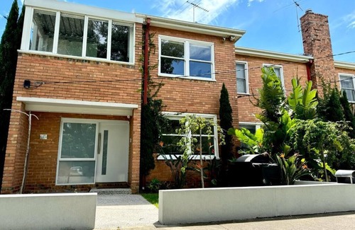 Melbourne Casa | Luxury Williamstown Beach Side Stay
