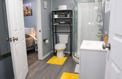 Commerce Cabina | Luxury Wolf Lodge - 2 bedroom - Lakefront.