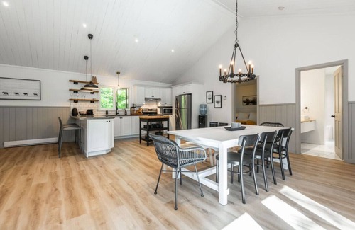 Lac-Superieur Chalet De Esquí | Luxury Wooden Chalet Near Mont-Tremblant – Perfect for Outdoor Adventures & Relaxation