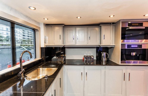 Canary Wharf Alquiler De Eote | Luxury Yacht