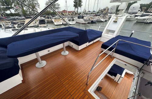 East Town Alquiler De Eote | LUXURY YACHT IN DOWNTOWN MILWAUKEE 3BR, KITCHEN, FLYBRIDGE, AMAZING VIEWS!