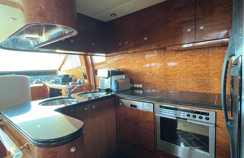 Premià de Mar Alquiler De Eote | Luxury yacht in marina de Badalona. Price for overnight stay in the whole yacht.