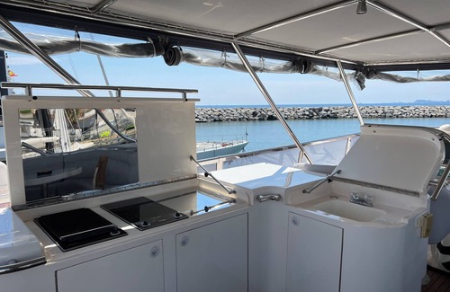 Premià de Mar Alquiler De Eote | Luxury yacht in marina de Badalona. Price for overnight stay in the whole yacht.