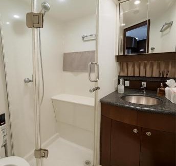 Dubai Marina Alquiler De Eote | Luxury Yacht SAFIYAH