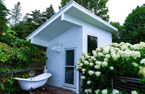 Friendship Casa | Luxury Yurt at Seaside Farm in Friendship