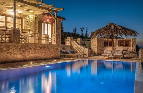 Korithi Villa | Moore Villa | 8 Guests - 4 Bed | Agios Nikolaos