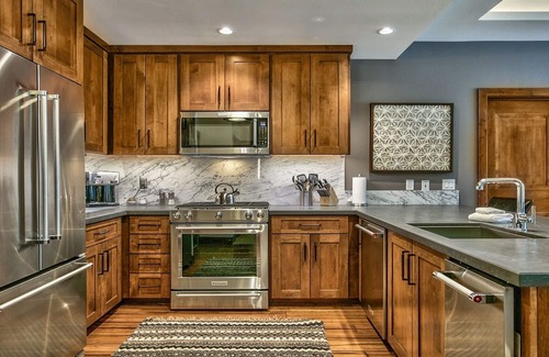Lakeside Park Condominio | LuxuryÂ 2br Steps From Heavenly Village & Gondola 2 Bedroom Condo by RedAwning