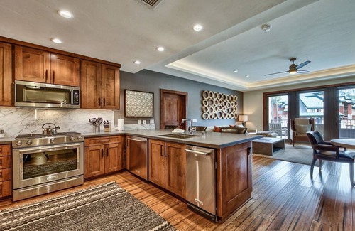 Lakeside Park Condominio | LuxuryÂ 2br Steps From Heavenly Village & Gondola 2 Bedroom Condo by RedAwning