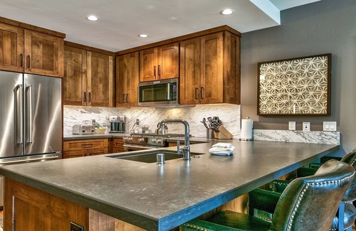 Lakeside Park Condominio | LuxuryÂ 2br Steps From Heavenly Village & Gondola 2 Bedroom Condo by RedAwning
