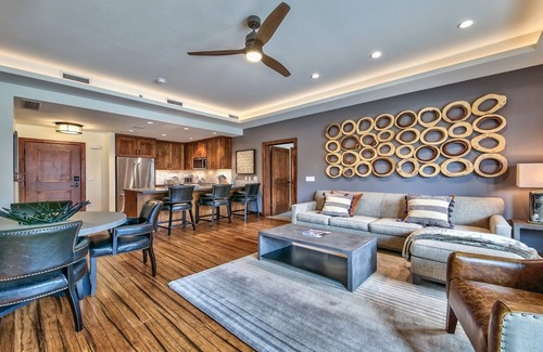 Lakeside Park Condominio | LuxuryÂ 2br Steps From Heavenly Village & Gondola 2 Bedroom Condo by RedAwning
