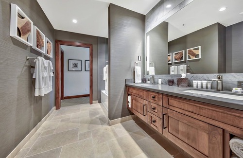 Lakeside Park Condominio | LuxuryÂ 3br Steps From Heavenly Village & Gondola 3 Bedroom Condo by RedAwning