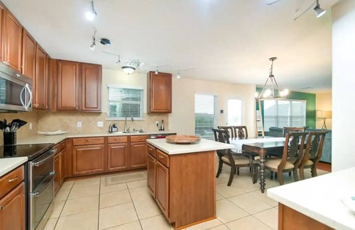 Wetmore Casa | LuxuryPool&Jacuzzi -SeaWorld & 6 Flags|12slps|WIFI
