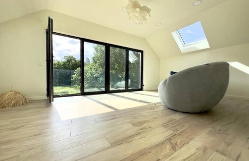 Basthorst Casa | Luxus Wellnesshaus für bis zu 6 Personen - mit Sauna & Whirlpoolwanne - BJ 2023