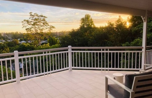 West End Casa | Luxxe West End 5B3B + Parking+HomePod Music System