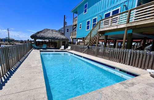 Flour Bluff Casa | Lv113 - Oscars Lodge 3 Bedroom Home by Redawning