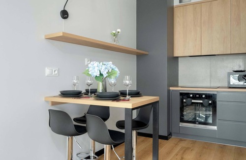 Nowe Miasto Apartamento | Lwowska 2 Modern Apartment Desk