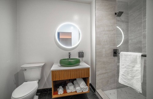 NoHo Arts District Hotel | LYFE INN & SUITES by AGA- North Hollywood Universal Studios