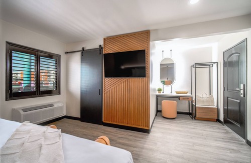 NoHo Arts District Hotel | LYFE INN & SUITES by AGA- North Hollywood Universal Studios