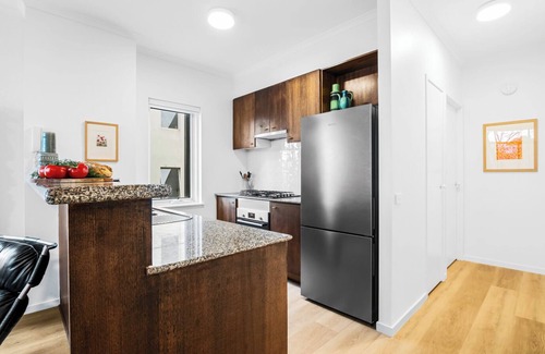 Carlton North Apartamento | Lygon St: Location and Liveability + Pool & Gym