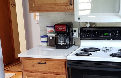 Lynchburg Casa | Lynchburg home -Full Kitchen, Deck, 3 brm/1bath, W/D, WiFi and 1/2 mile to LU