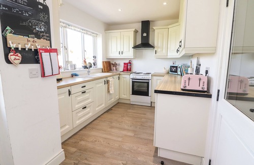 Bruff Cabaña | LYNCHPIN COTTAGE, pet friendly in Bruff, County Limerick