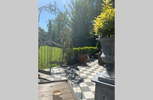 Huyton Casa | Lyndhurst - Victorian villa with heated pool