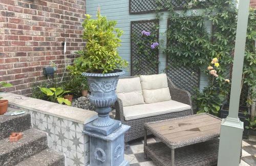Huyton Casa | Lyndhurst - Victorian villa with heated pool