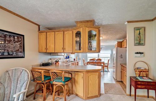 Town of Yates Casa | Lyndonville Home with Fire Pit, Screened Patio and AandC