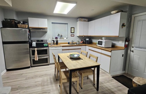 District of North Vancouver Apartamento | Lynn Valley Private Garden Suite