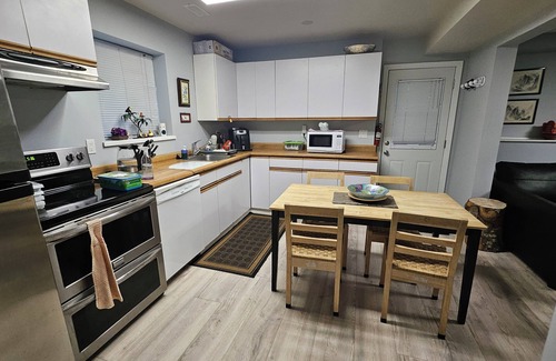 District of North Vancouver Apartamento | Lynn Valley Private Garden Suite