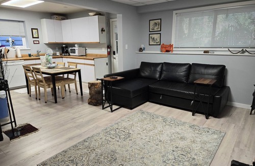 District of North Vancouver Apartamento | Lynn Valley Private Garden Suite