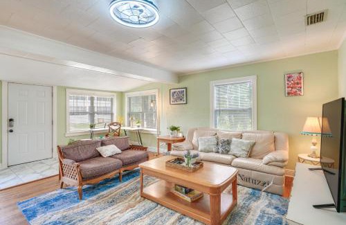 Dixieland Casa | Lynns Historic Dixieland Cottage Near Downtown