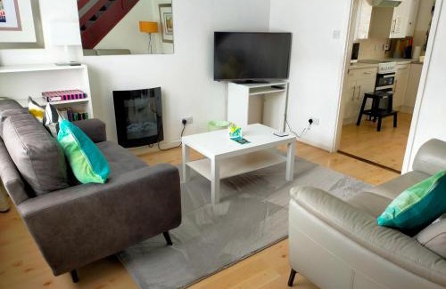 Wadsworth Casa | Lynton House