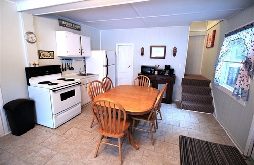 York Cabaña | Lyons Cottages - Cottage #4, 3BR Walk to the Beaches of Stanhope National Park!