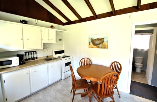 Stanhope Cabaña | Lyons Cottages - Cottage #2, 2BR Walk to the Beaches of Stanhope National Park!