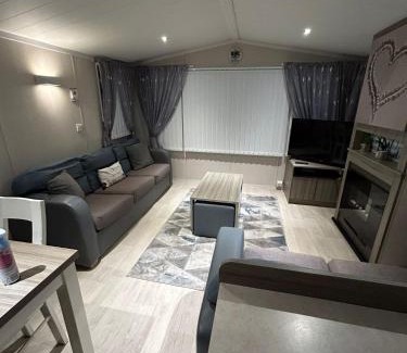 Rhyl Cabina | Lyons Robin Hood - 3 Bedroom Static Caravan