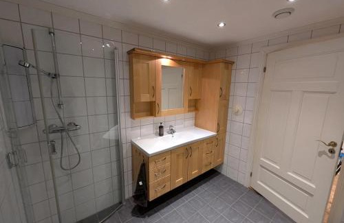 Kristiansand Apartamento | Lys og romslig 3-roms leilighet innglasset balkong