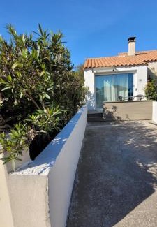 Meze Casa | Mèze avec vue face à l'étang