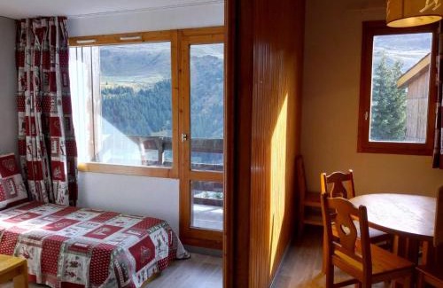 Meribel-Mottaret Apartamento | Méribel: Appartement 3 pièces avec mezzanine, balcon, accès direct aux pistes - FR-1-355-186