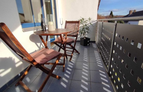 Hofheim in Unterfranken Apartamento | Möbilierte Renovierte Ferienwohnung mit Balkon