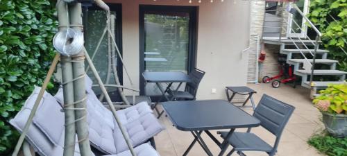 Bad Homburg v.d. Hoehe Apartamento | Möblierte Souterrainwohnung mit 2 Schlafzimmern und Garten