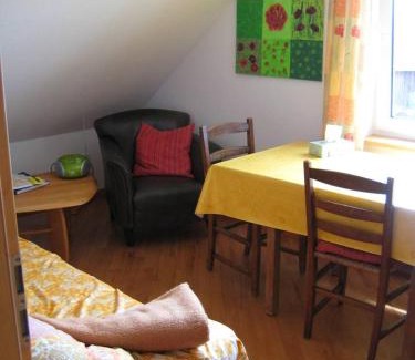 Pluderhausen Casa | Möbliertes Zimmer, Plüderhausen